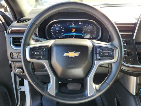 Used 2023 Chevrolet Suburban LT image 18