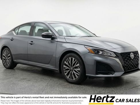 Used 2025 Nissan Altima 2.5 SV FWD image 1