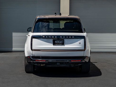Used 2022 Land Rover Range Rover SV AWD/4WD image 5