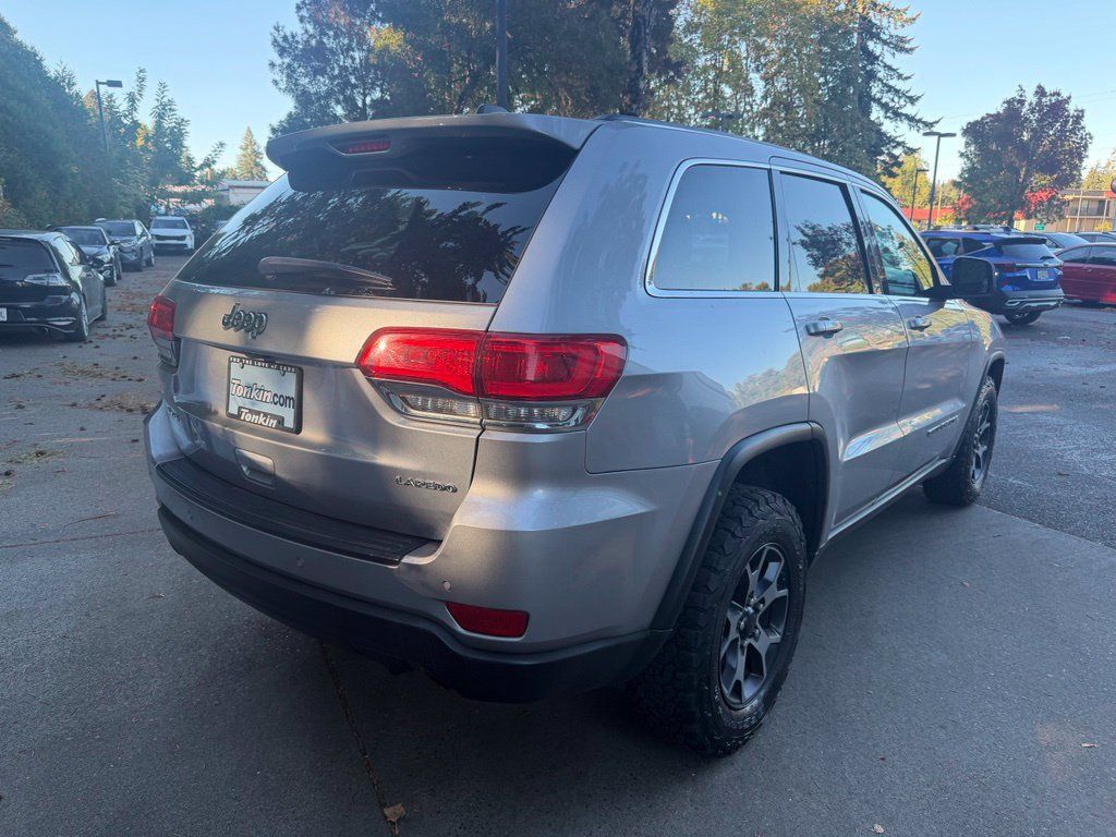 Used 2017 Jeep Grand Cherokee Laredo AWD/4WD image 4