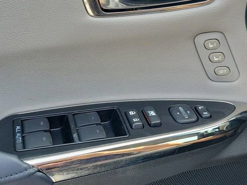 Used 2018 Toyota Avalon Limited FWD image 30