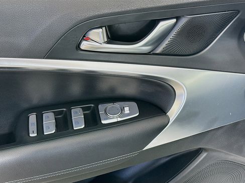 Used 2025 Genesis G70 2.5T image 15