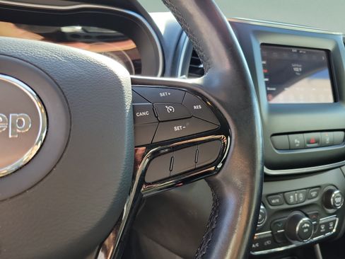 Used 2021 Jeep Cherokee Latitude Plus AWD/4WD image 22