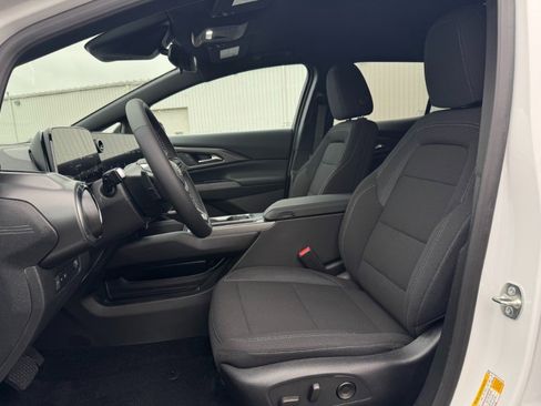 New 2026 Chevrolet Equinox EV LT image 9