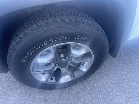 Used 2019 Jeep Cherokee Trailhawk w/ Comfort/Convenience Group image 14