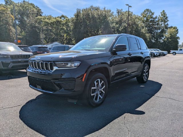 New 2027 Jeep Grand Cherokee Laredo X RWD image 11