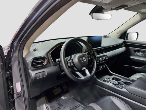 Used 2025 Honda Pilot Touring image 9