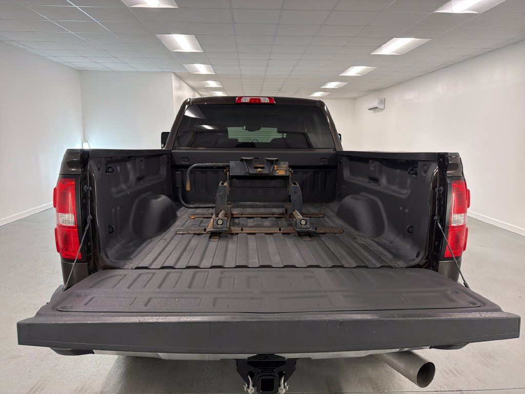 Used 2018 GMC Sierra 2500 SLT w/ Duramax Plus Package AWD/4WD image 8