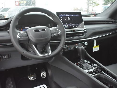 New 2026 Jeep Compass Latitude image 17