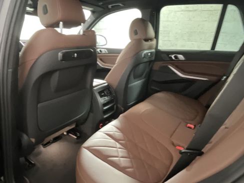 Used 2024 BMW X5 xDrive40i w/ M Sport Package AWD/4WD image 15
