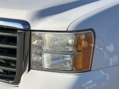 Used 2009 GMC Sierra 3500 SLT w/ SLT Convenience Package image 9