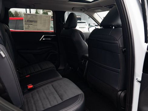 New 2025 Mitsubishi Outlander SE AWD/4WD image 23