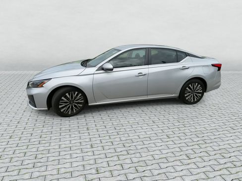 Used 2023 Nissan Altima 2.5 SV FWD image 4