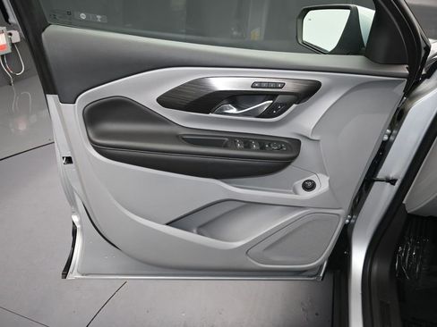 Used 2022 GMC Terrain SLT image 11