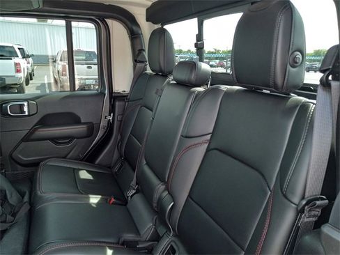 Used 2024 Jeep Gladiator Rubicon w/ Technology Group image 13