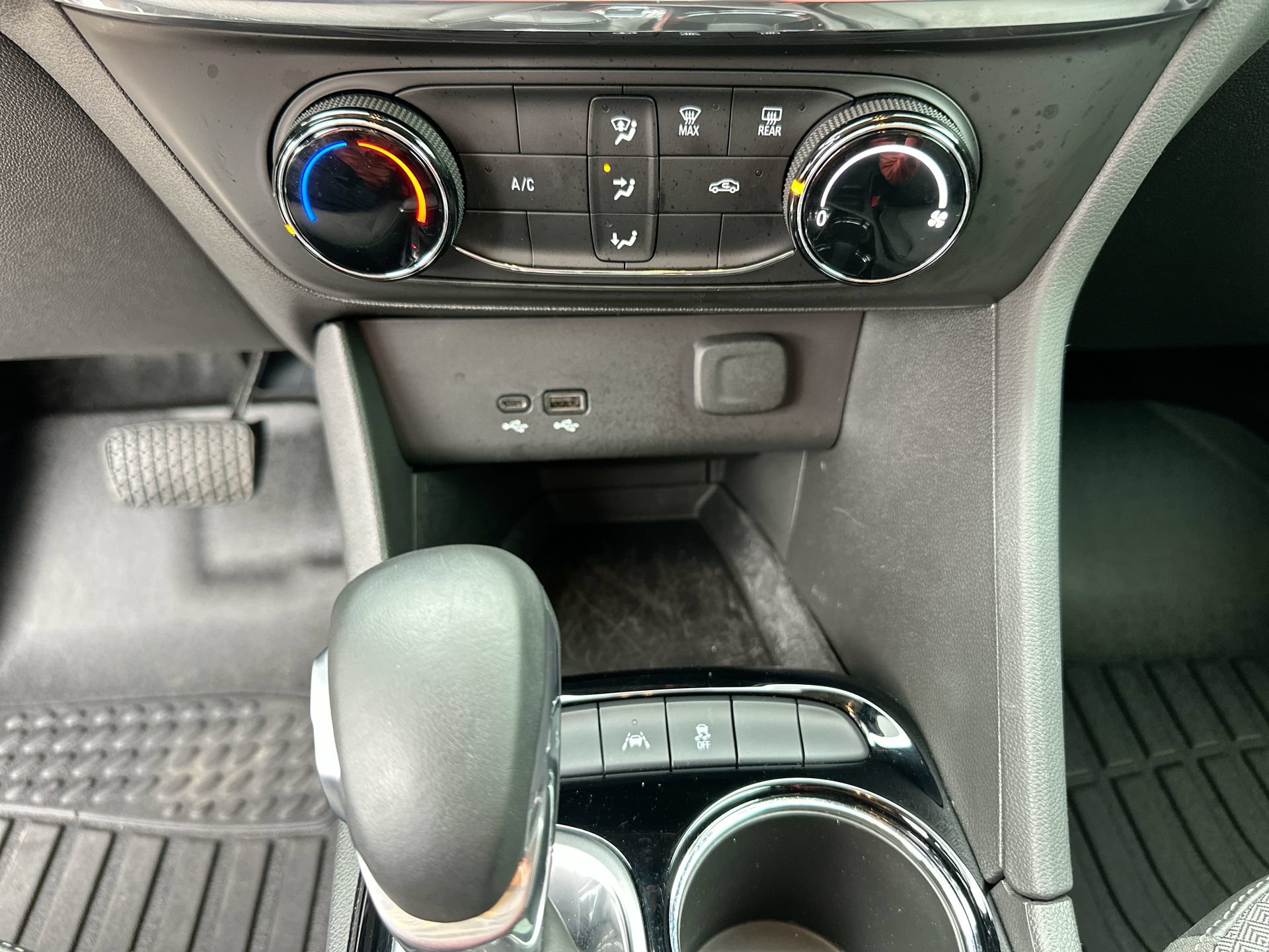 Used 2025 Buick Encore GX Preferred FWD image 34