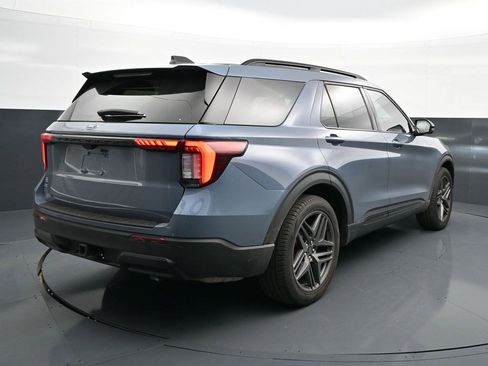 Used 2025 Ford Explorer ST-Line w/ Premium Package RWD image 7
