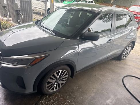 Certified 2023 Nissan Kicks SV image 1
