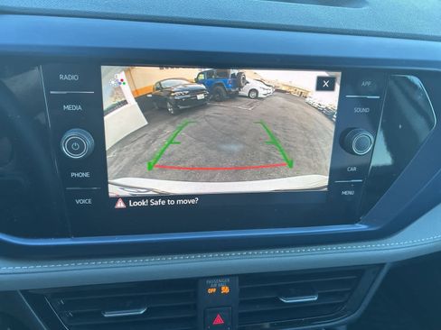 Used 2024 Volkswagen Taos SE image 37