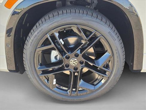 New 2026 Volkswagen Tiguan SE R-Line FWD image 10
