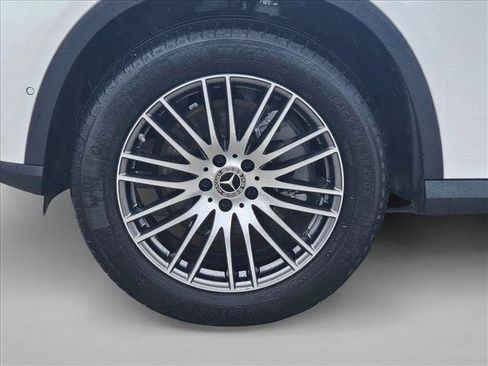 Used 2025 Mercedes-Benz GLC 300 image 23