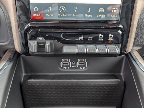 Used 2024 RAM 2500 Laramie w/ Chrome Bumper Package AWD/4WD image 27
