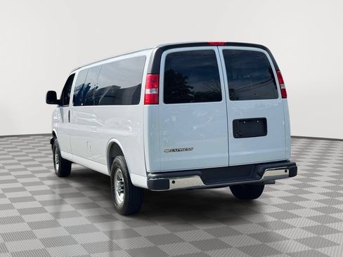 Used 2025 Chevrolet Express 3500 LT w/ LT Preferred Equipment Group RWD image 6