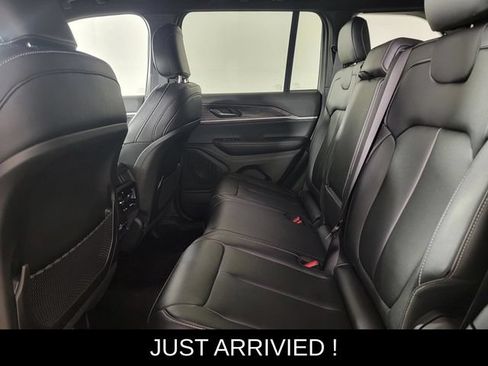 Used 2024 Jeep Grand Cherokee Limited AWD/4WD image 15