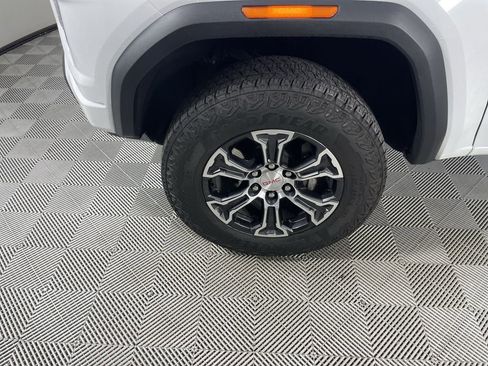 Used 2025 GMC Canyon AT4 image 33