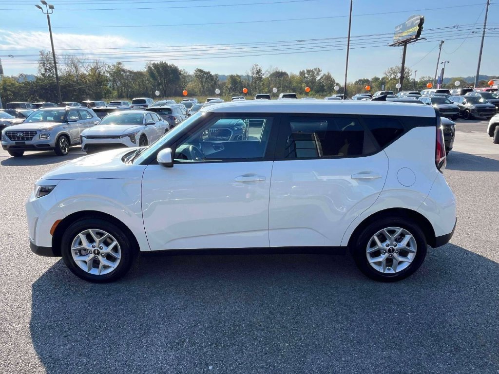Used 2025 Kia Soul LX w/ LX Technology Package FWD image 29