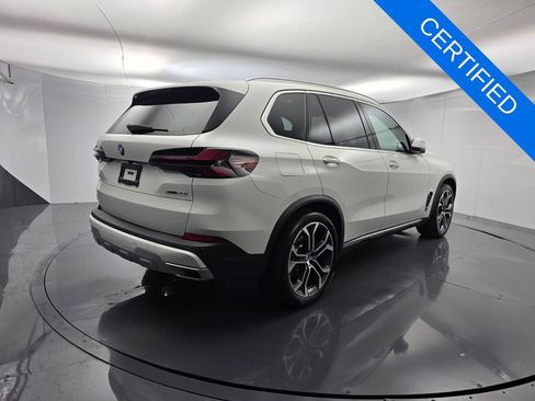 Used 2024 BMW X5 xDrive40i w/ Premium Package AWD/4WD image 4