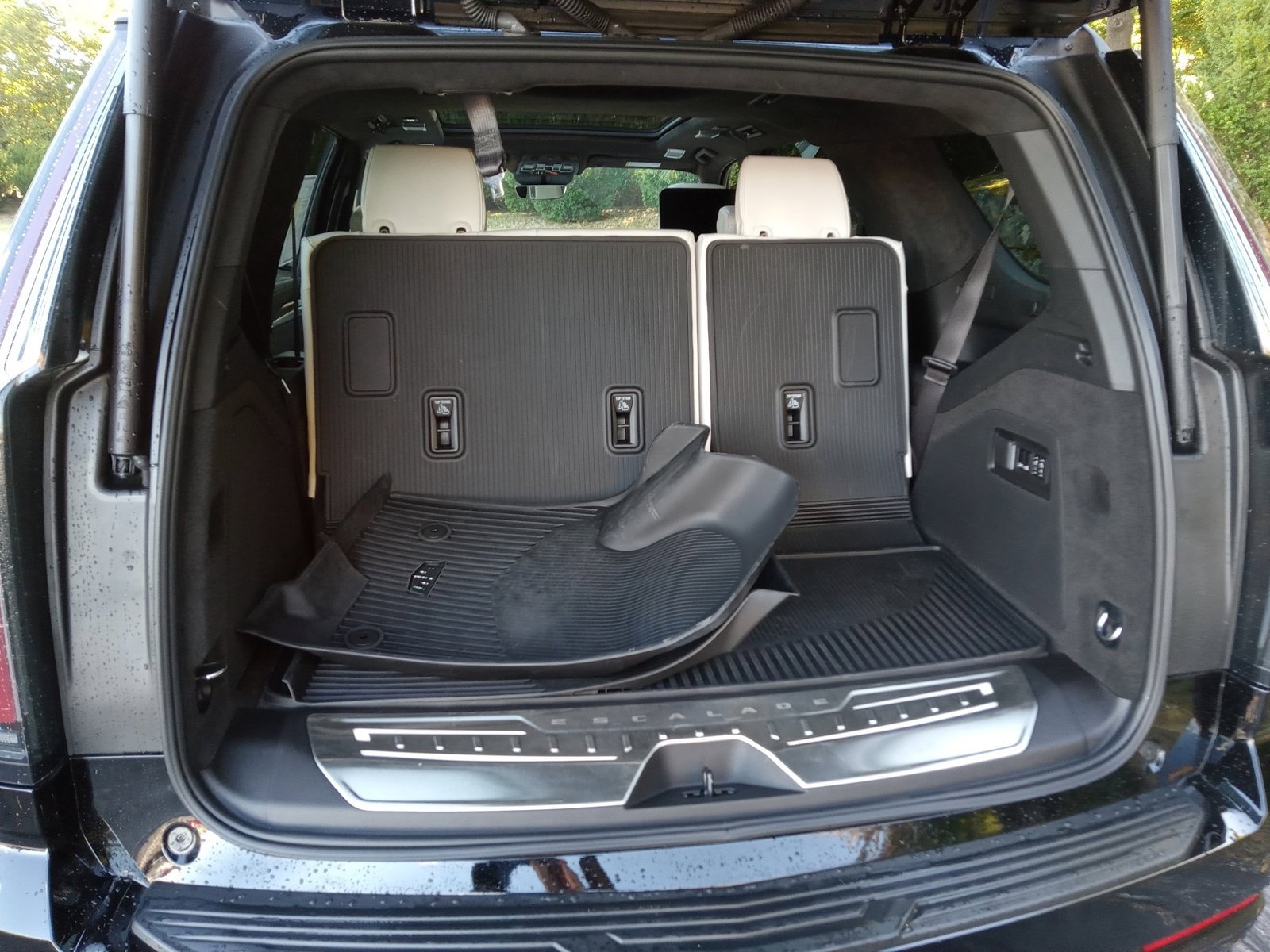 Used 2026 Cadillac Escalade Platinum Sport w/ LPO, ONYX Package AWD/4WD image 28
