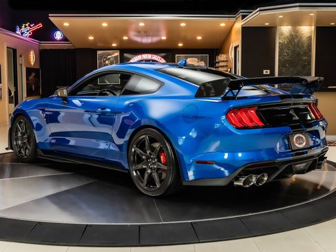 Used 2020 Ford Mustang Shelby GT500 w/ Carbon Fiber Track Pack RWD image 16