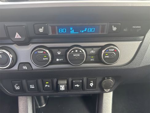 Used 2022 Toyota Tacoma TRD Off-Road image 25