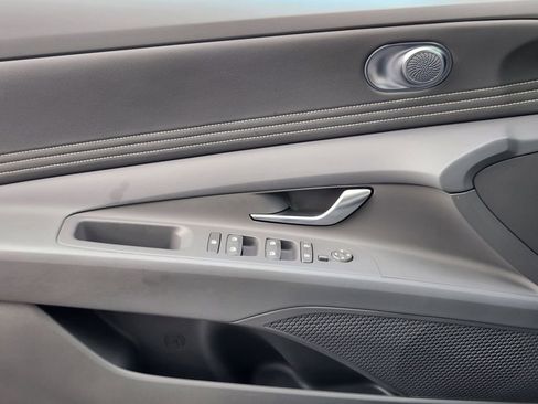 Certified 2025 Hyundai Elantra Sport image 22