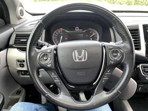 Used 2017 Honda Pilot Touring image 14