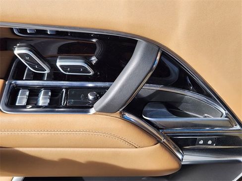 Used 2023 Land Rover Range Rover Long Wheelbase SE image 11