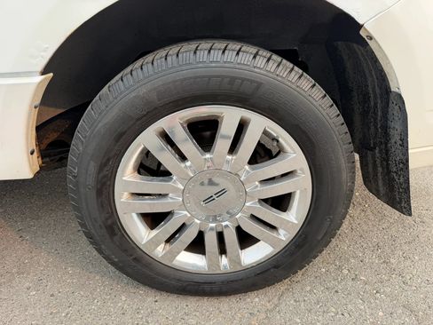 Used 2014 Lincoln Navigator L 4WD w/ Equipment Group 101A image 10