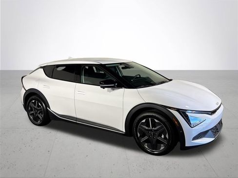 New 2025 Kia EV6 Light w/ Light LR Technology Package image 4