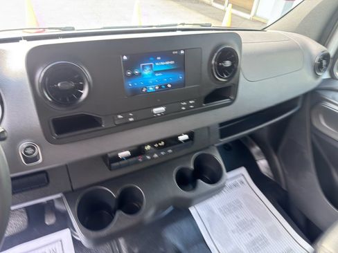 Used 2023 Mercedes-Benz Sprinter 2500 image 19