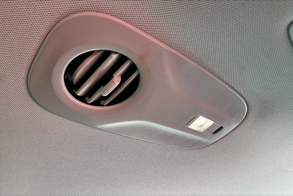 Used 2024 Chrysler Pacifica Touring-L FWD image 32
