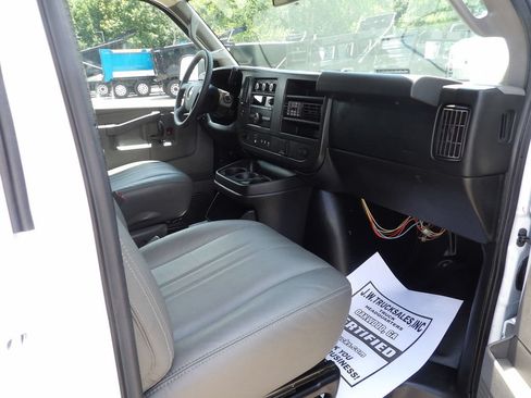 Used 2018 Chevrolet Express 2500 Extended RWD image 33