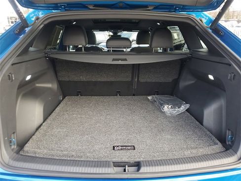 Certified 2025 Volkswagen Atlas Cross Sport SE w/ Panoramic Sunroof Package image 8