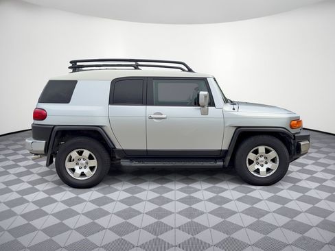 Used 2007 Toyota FJ Cruiser 2WD w/ Upgrade Pkg 2 image 8