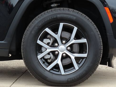 Certified 2025 Jeep Grand Cherokee Limited AWD/4WD image 11