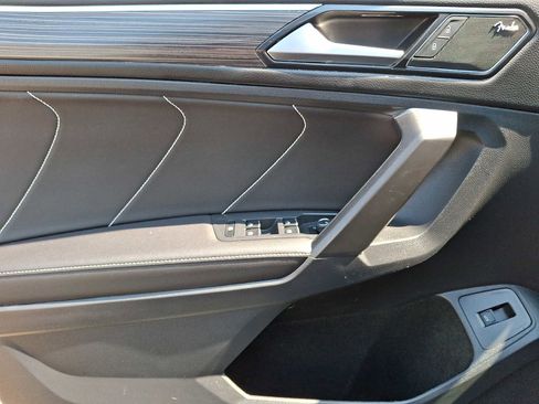 Certified 2023 Volkswagen Tiguan SEL R-Line image 9