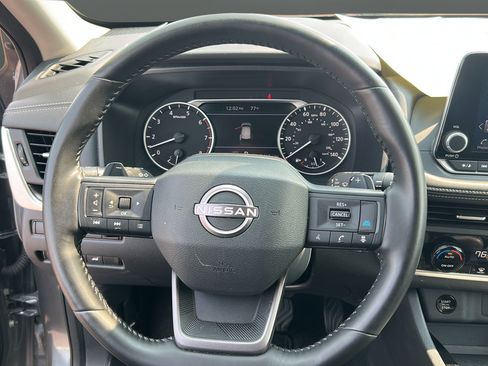 Used 2025 Nissan Rogue SV AWD/4WD image 11