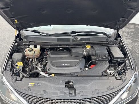 Used 2017 Chrysler Pacifica Touring-L Plus image 22