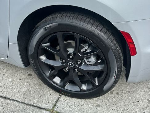 New 2026 Chrysler Pacifica Limited w/ S Appearance Package image 10