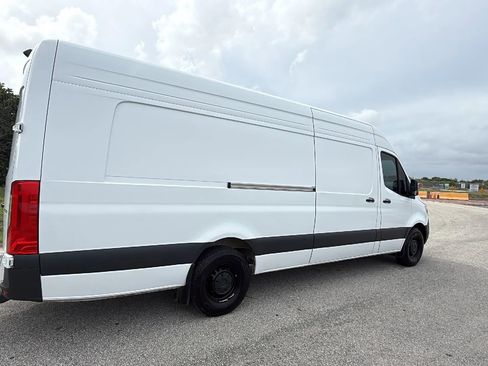 Used 2024 Mercedes-Benz Sprinter 2500 w/ Acoustic Package image 6